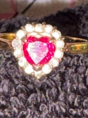 Pre-loved 18k Gold Filled Red heart-shaped Ring With Cubic Zirconia Stones. Sz 8